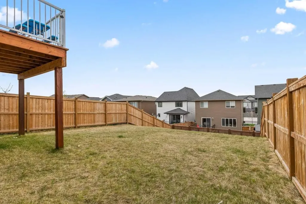 107 Lucas Terrace NW Calgary AB T3P 1P9