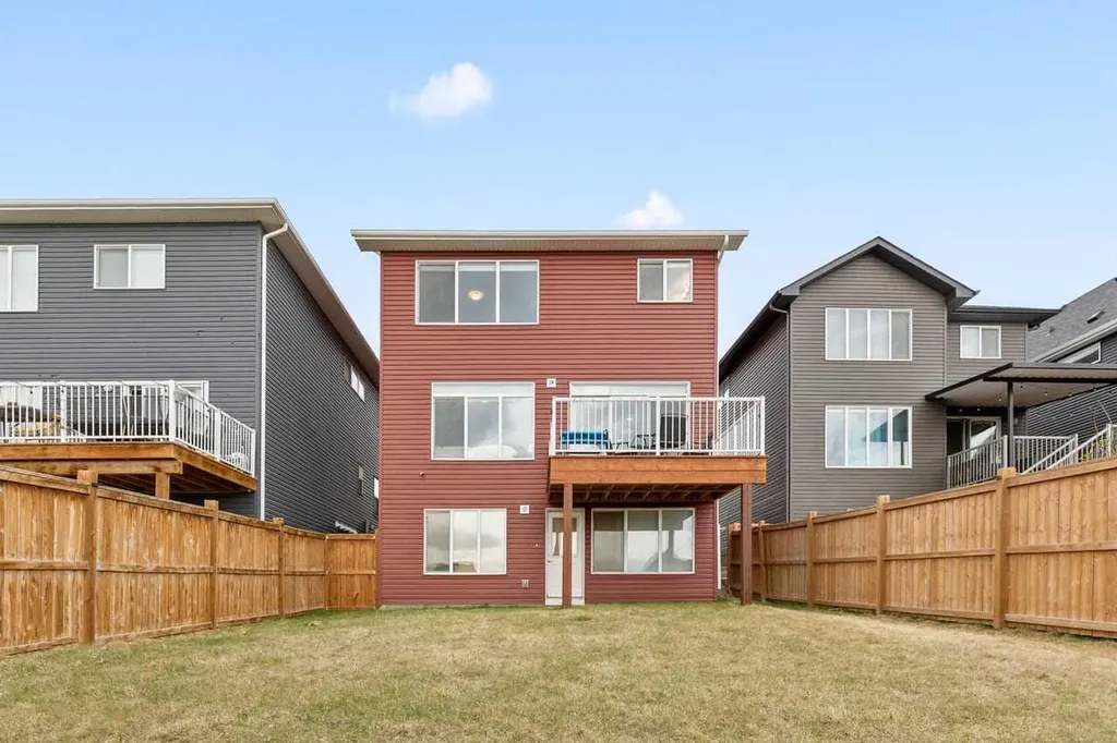 107 Lucas Terrace NW Calgary AB T3P 1P9