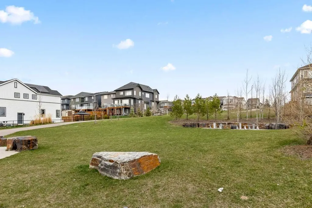 107 Lucas Terrace NW Calgary AB T3P 1P9