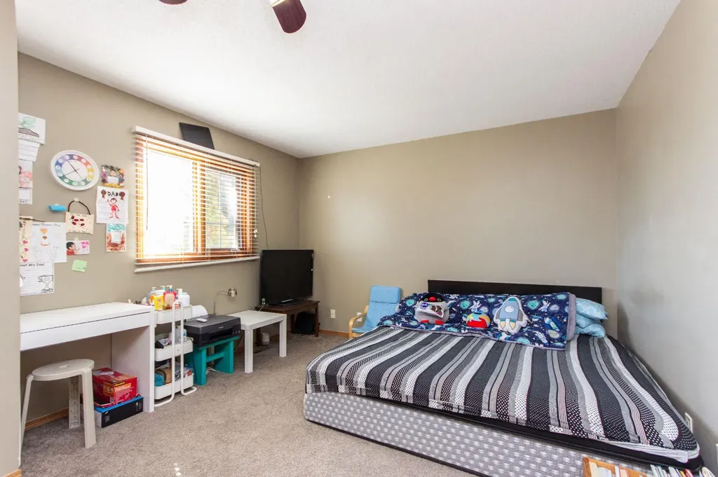 16 Davis Close Red Deer AB T4R 2L4