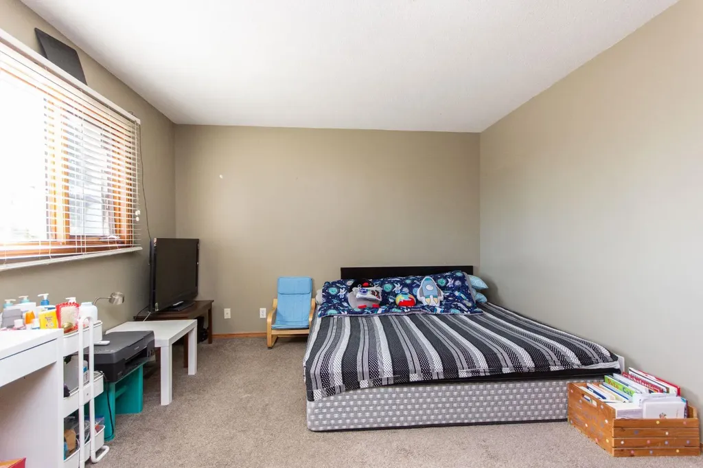 16 Davis Close Red Deer AB T4R 2L4