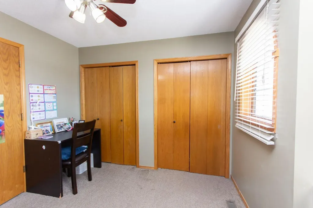 16 Davis Close Red Deer AB T4R 2L4