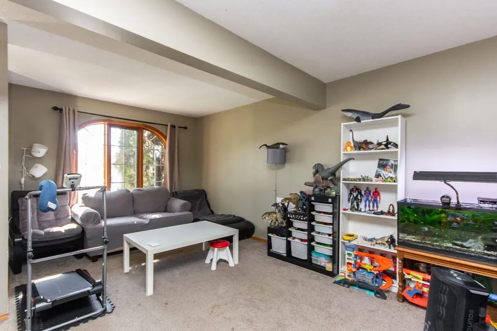 16 Davis Close Red Deer AB T4R 2L4