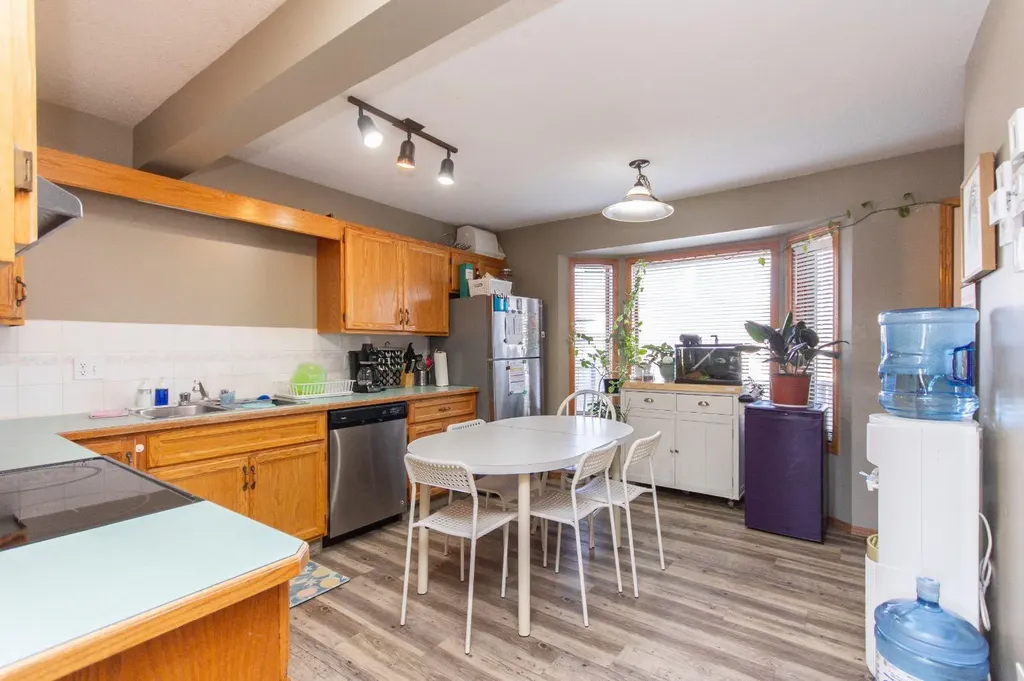 16 Davis Close Red Deer AB T4R 2L4