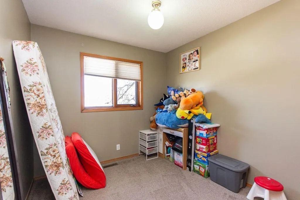 16 Davis Close Red Deer AB T4R 2L4