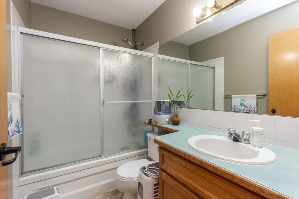 16 Davis Close Red Deer AB T4R 2L4