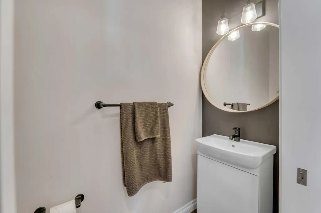 60 Baywater Court Airdrie AB T4B 0A9