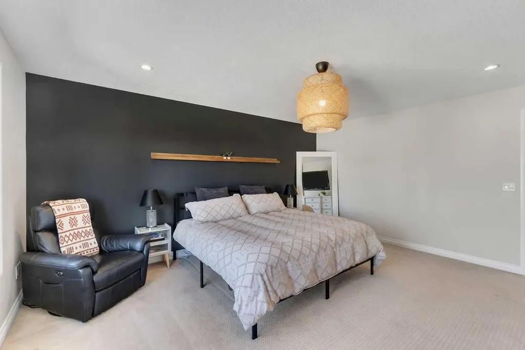 60 Baywater Court Airdrie AB T4B 0A9