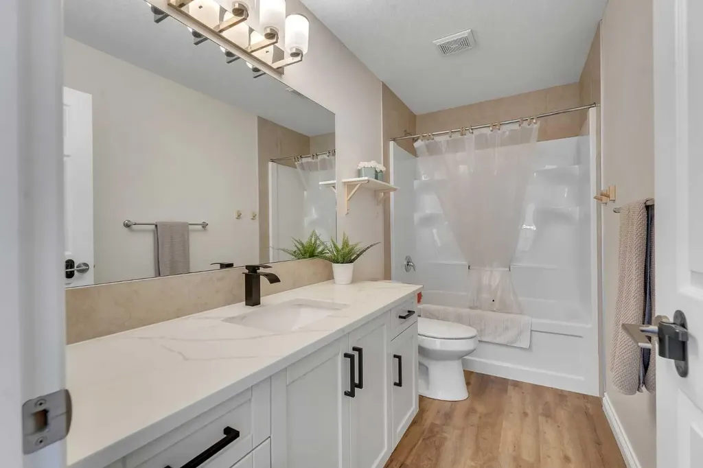 60 Baywater Court Airdrie AB T4B 0A9