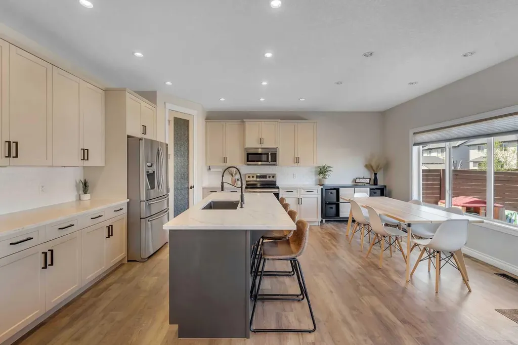60 Baywater Court Airdrie AB T4B 0A9