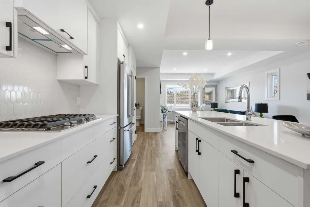 2635 1 Avenue NW Calgary AB T2N 0C4