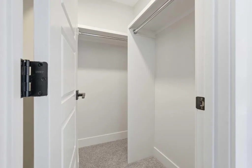2635 1 Avenue NW Calgary AB T2N 0C4