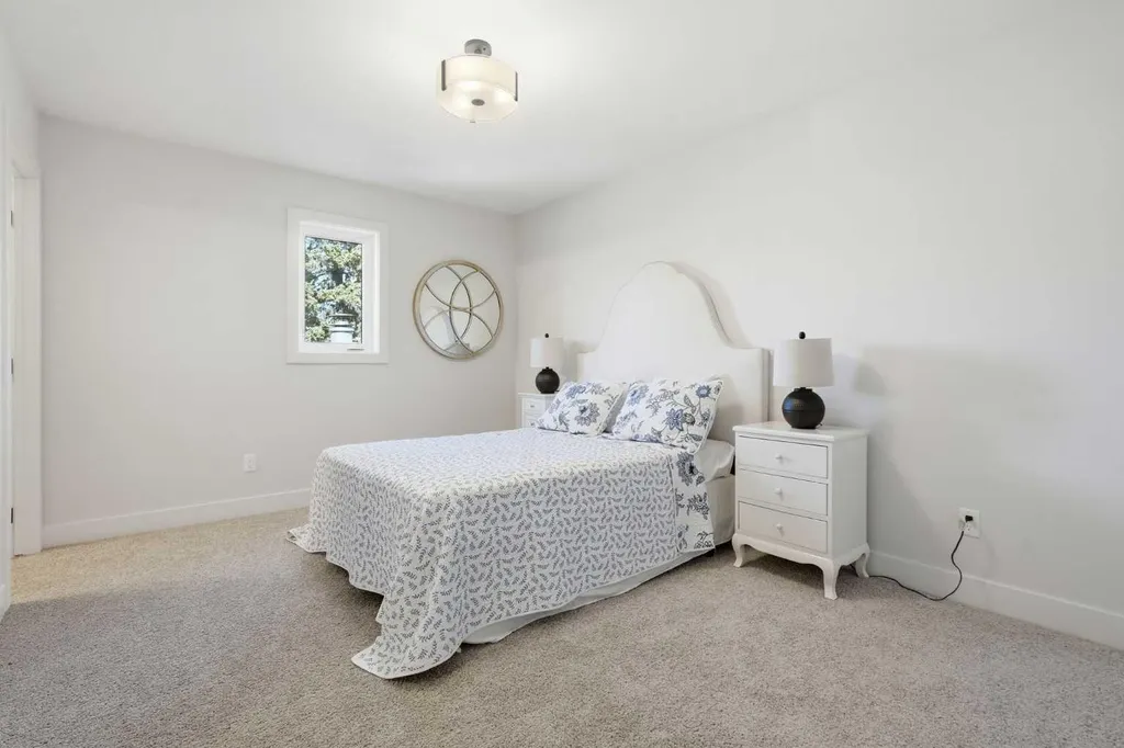 2635 1 Avenue NW Calgary AB T2N 0C4
