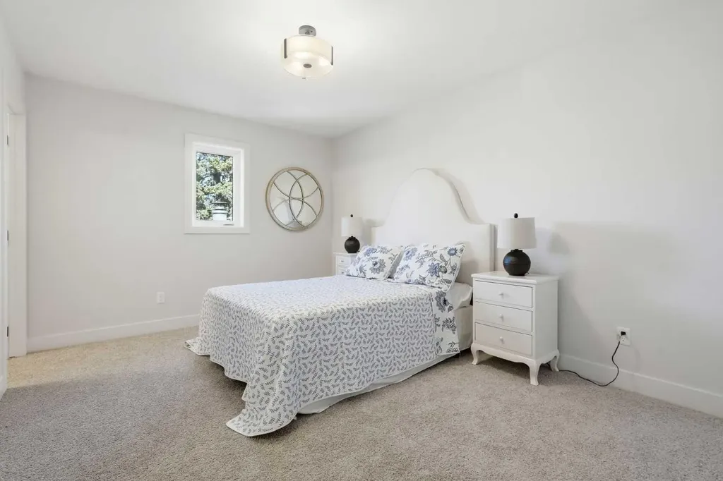2635 1 Avenue NW Calgary AB T2N 0C4