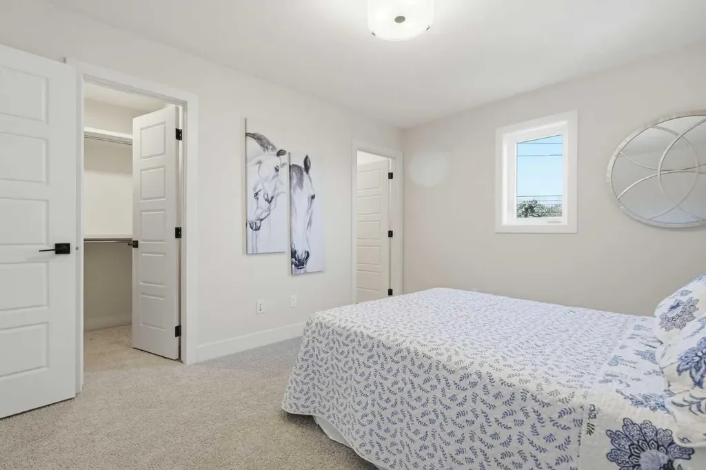 2635 1 Avenue NW Calgary AB T2N 0C4