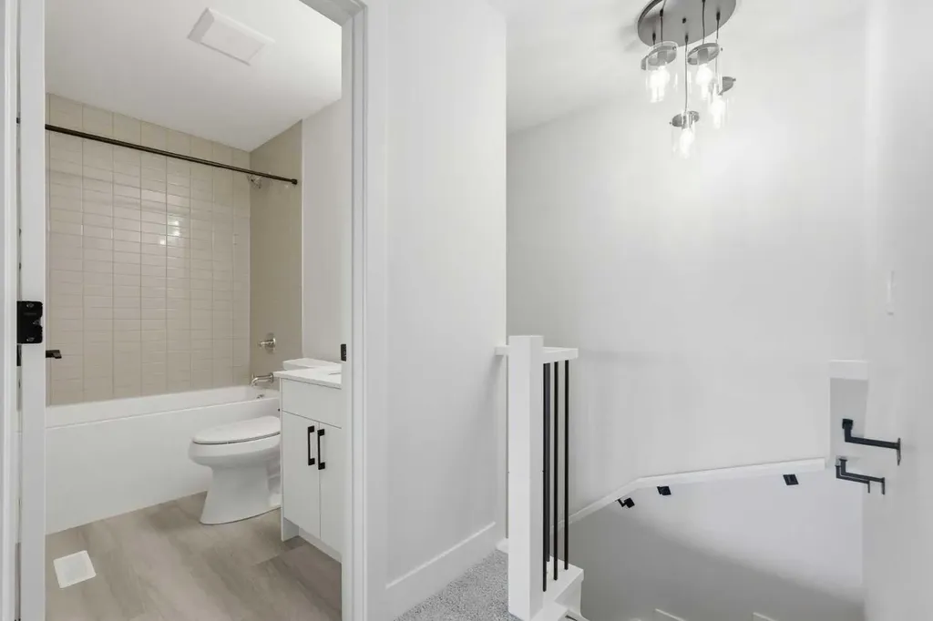 2635 1 Avenue NW Calgary AB T2N 0C4