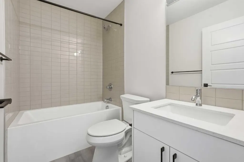 2635 1 Avenue NW Calgary AB T2N 0C4