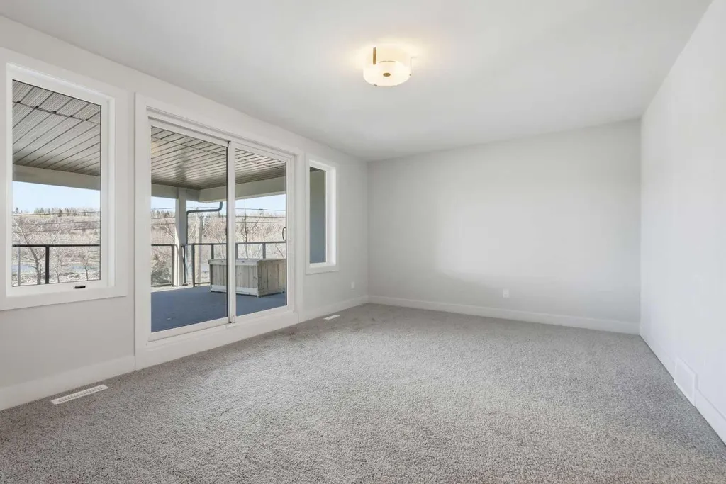 2635 1 Avenue NW Calgary AB T2N 0C4