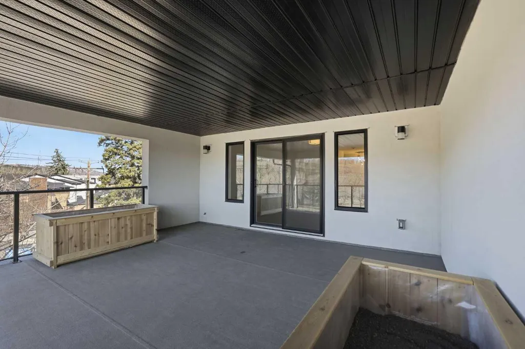 2635 1 Avenue NW Calgary AB T2N 0C4
