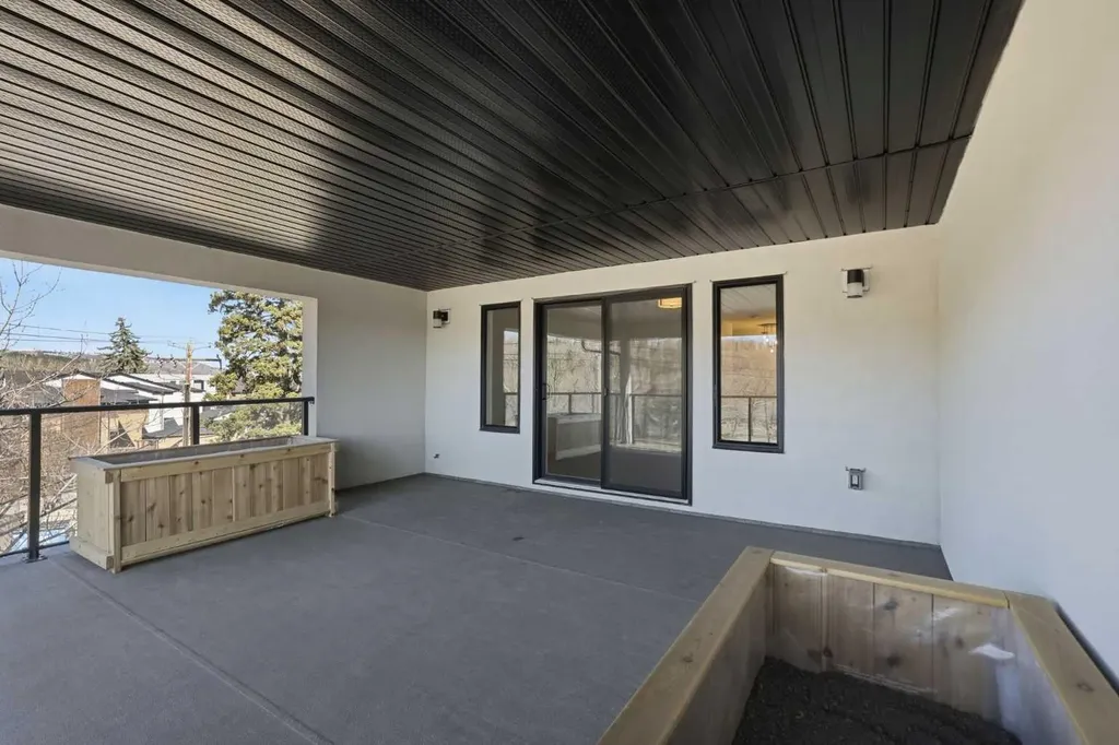 2635 1 Avenue NW Calgary AB T2N 0C4