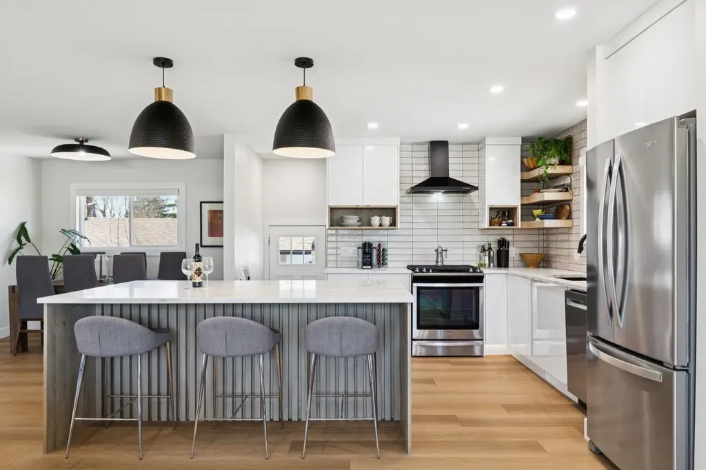 9723 3 Street SE Calgary AB T2J 0W9