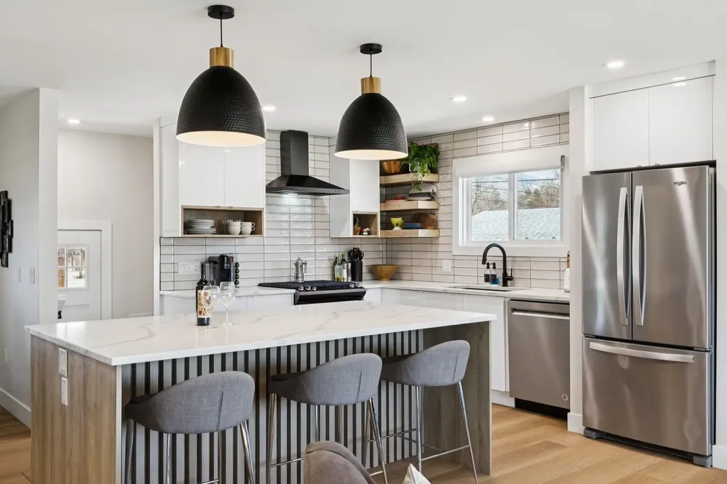 9723 3 Street SE Calgary AB T2J 0W9