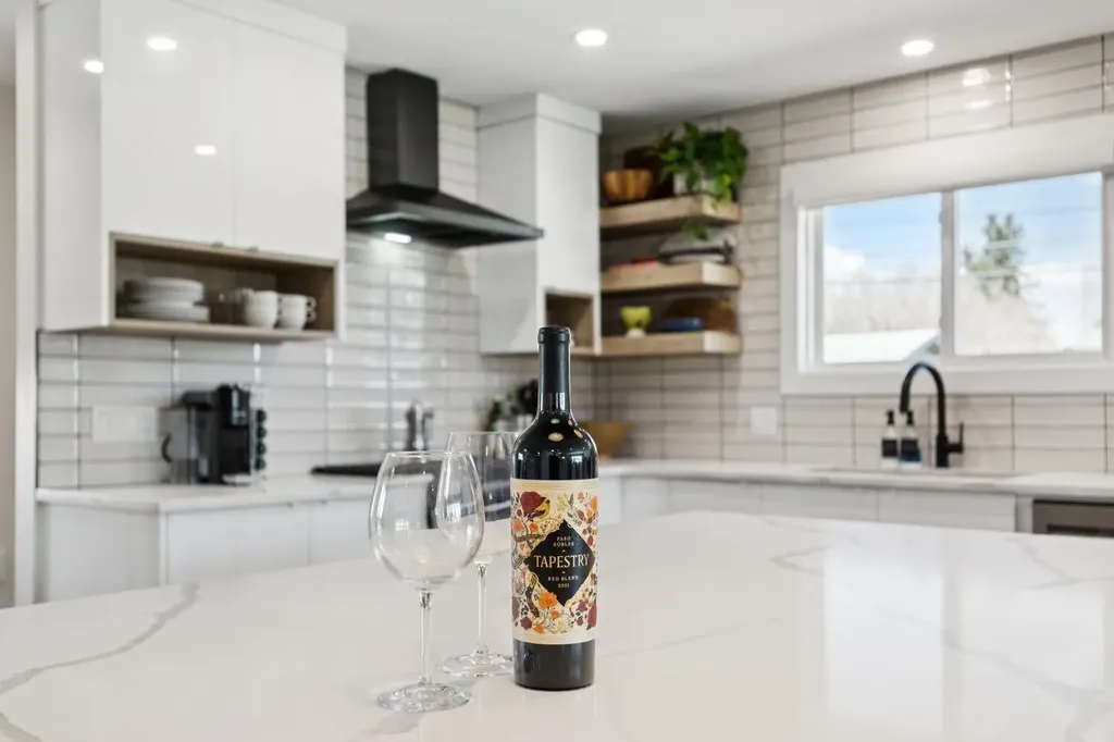 9723 3 Street SE Calgary AB T2J 0W9