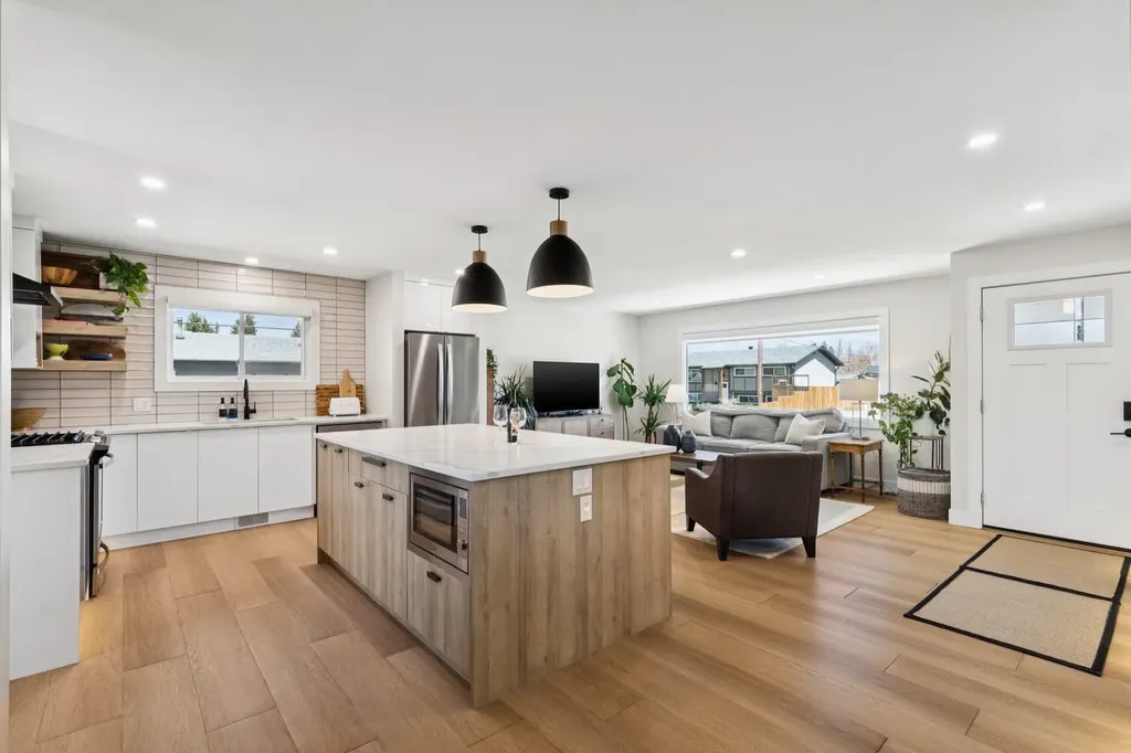 9723 3 Street SE Calgary AB T2J 0W9
