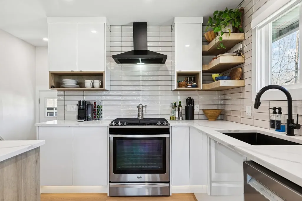 9723 3 Street SE Calgary AB T2J 0W9