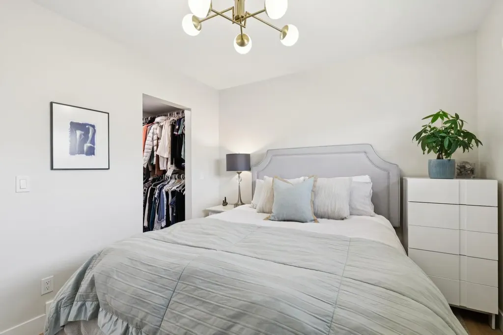 9723 3 Street SE Calgary AB T2J 0W9