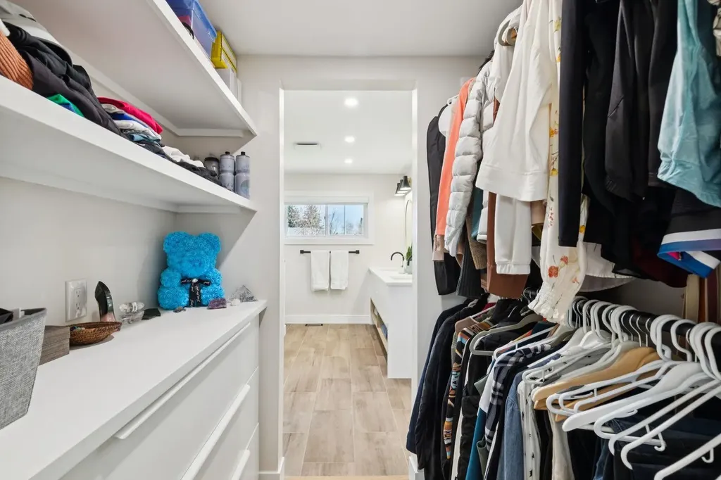 9723 3 Street SE Calgary AB T2J 0W9