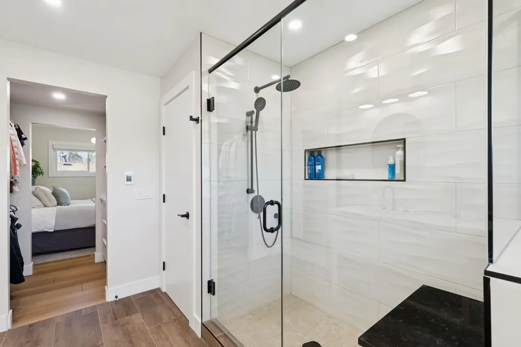 9723 3 Street SE Calgary AB T2J 0W9