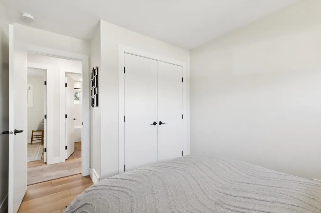9723 3 Street SE Calgary AB T2J 0W9