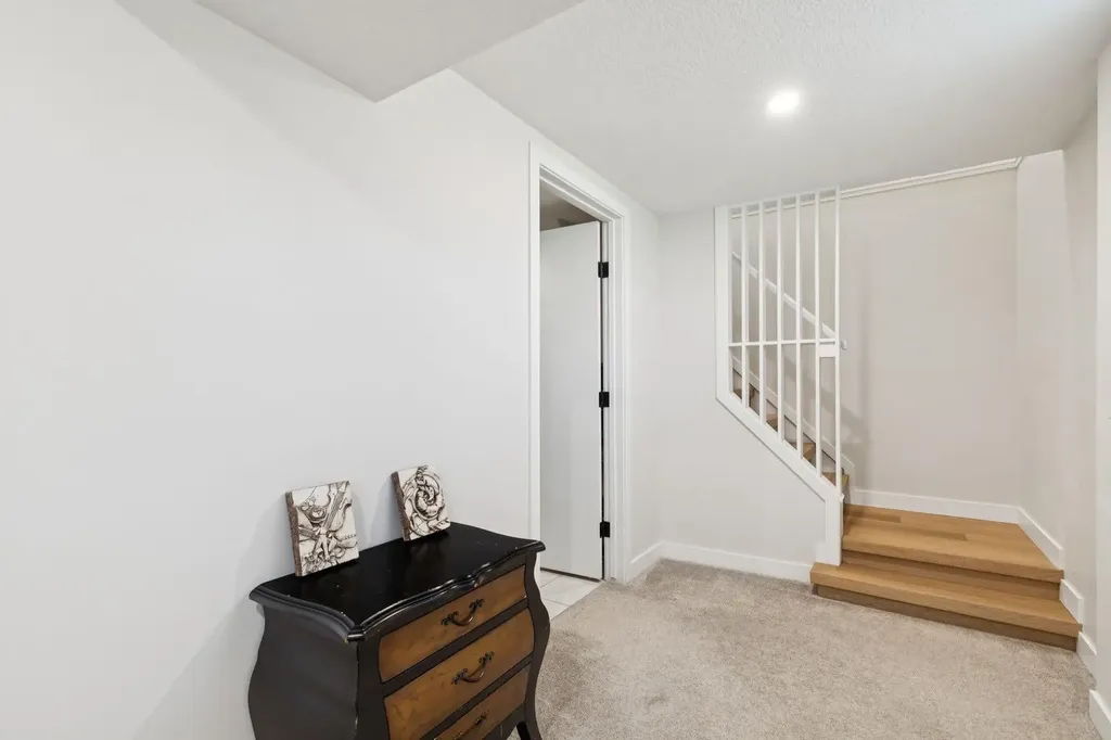 9723 3 Street SE Calgary AB T2J 0W9