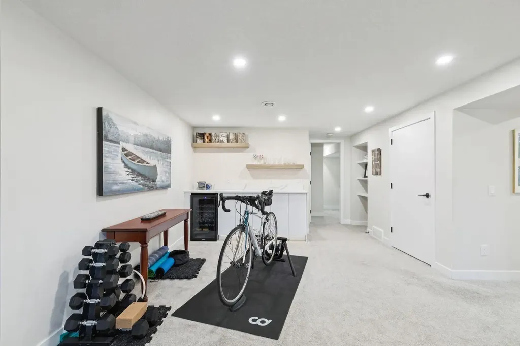 9723 3 Street SE Calgary AB T2J 0W9