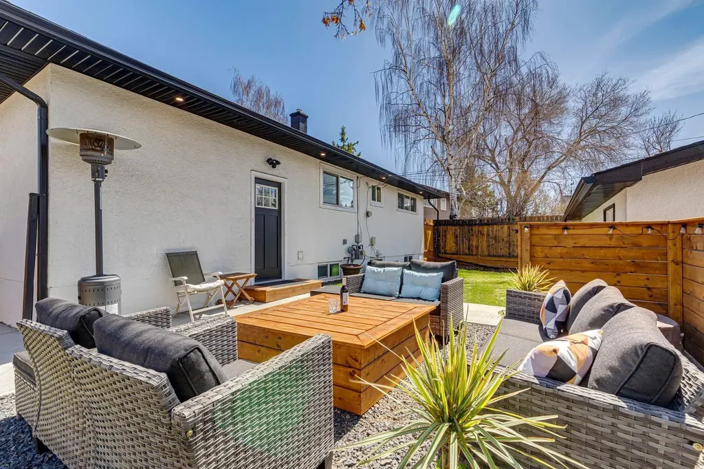 9723 3 Street SE Calgary AB T2J 0W9