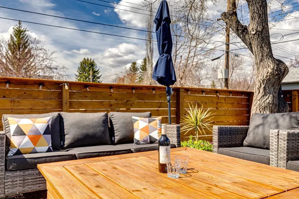 9723 3 Street SE Calgary AB T2J 0W9