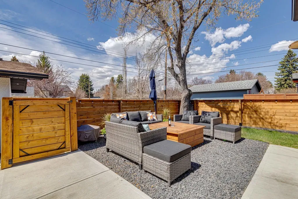 9723 3 Street SE Calgary AB T2J 0W9