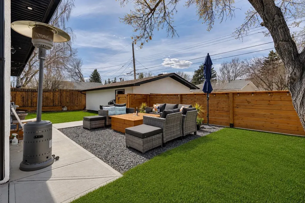 9723 3 Street SE Calgary AB T2J 0W9