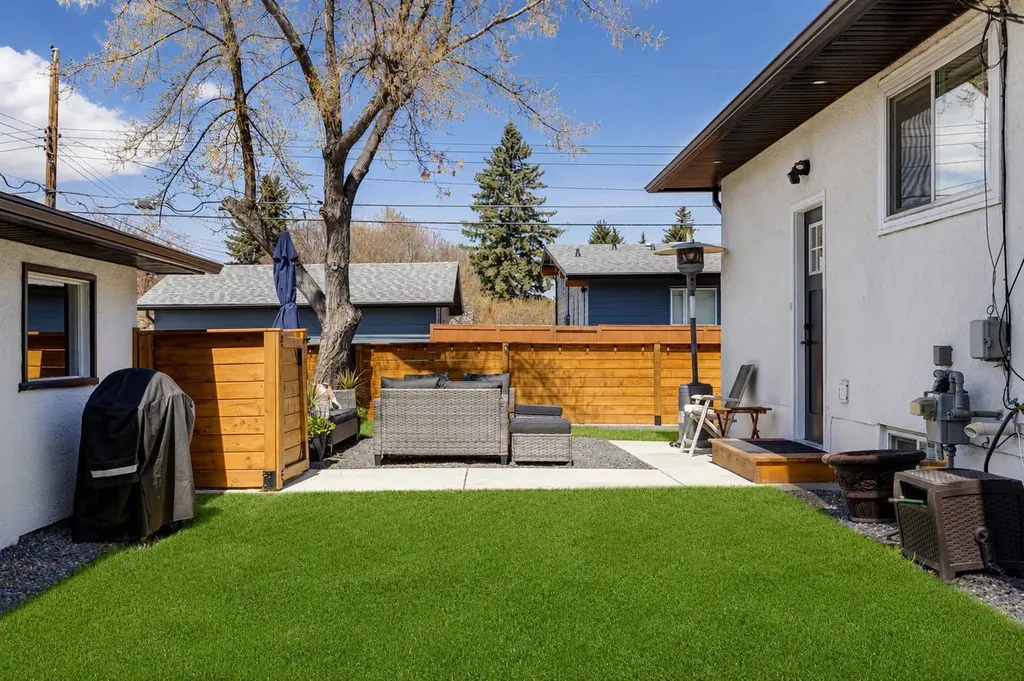 9723 3 Street SE Calgary AB T2J 0W9