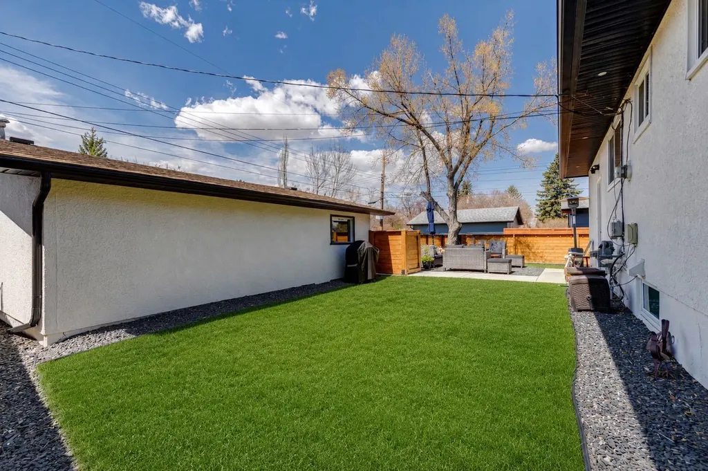 9723 3 Street SE Calgary AB T2J 0W9