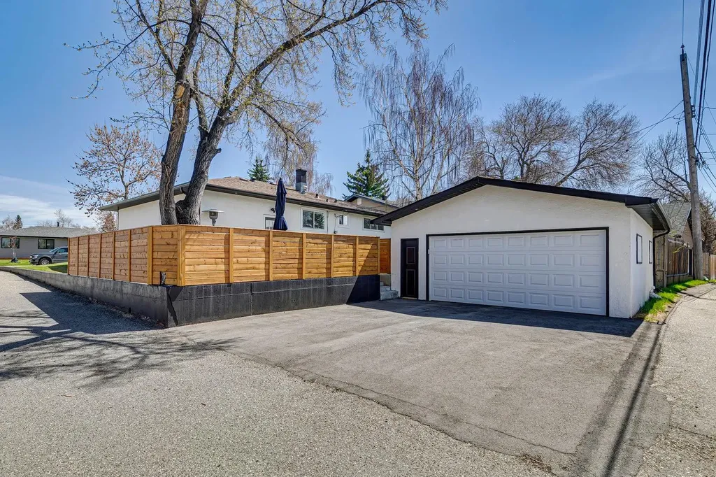 9723 3 Street SE Calgary AB T2J 0W9