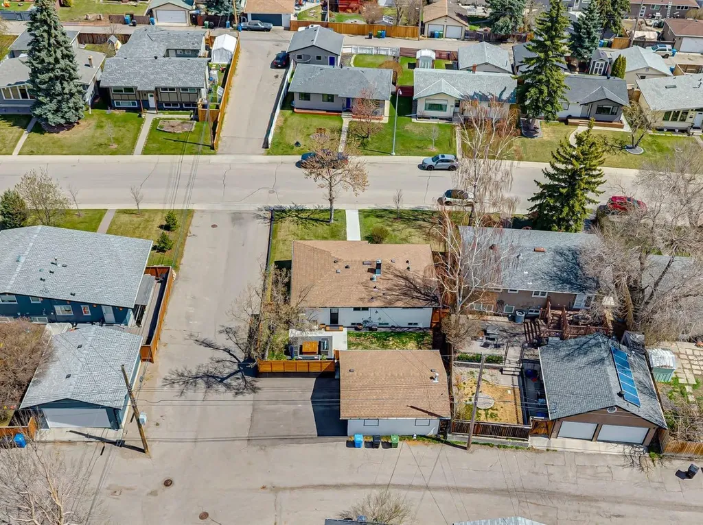 9723 3 Street SE Calgary AB T2J 0W9