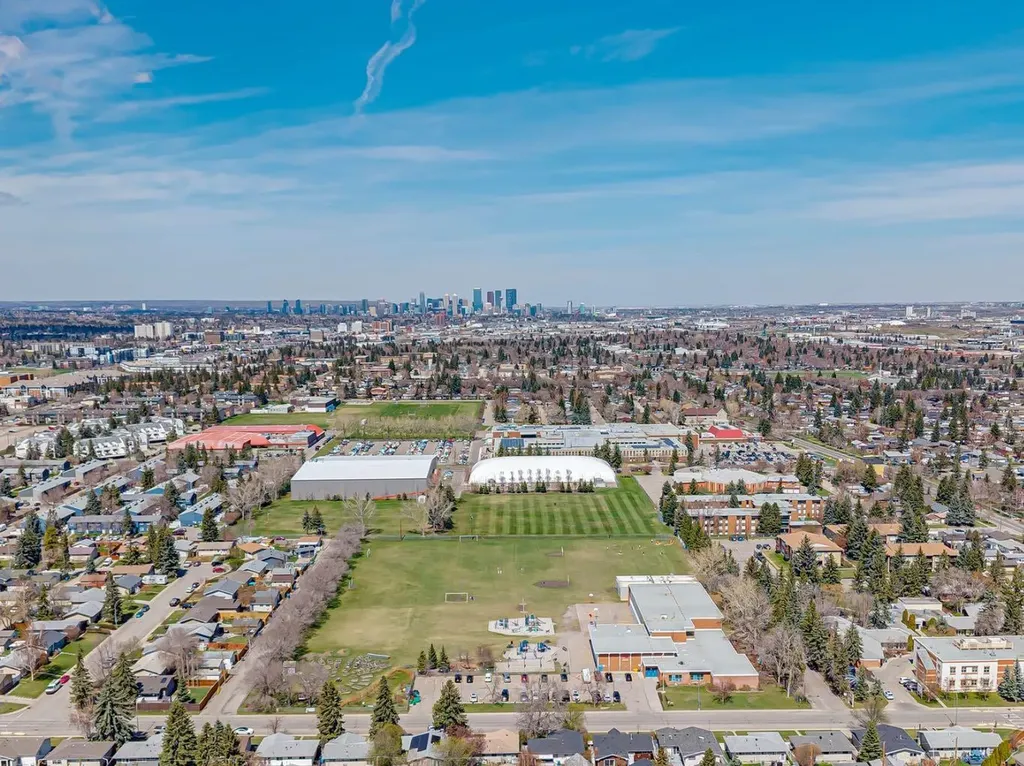 9723 3 Street SE Calgary AB T2J 0W9