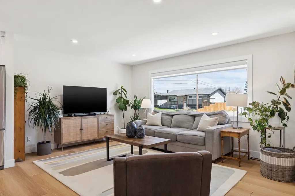 9723 3 Street SE Calgary AB T2J 0W9