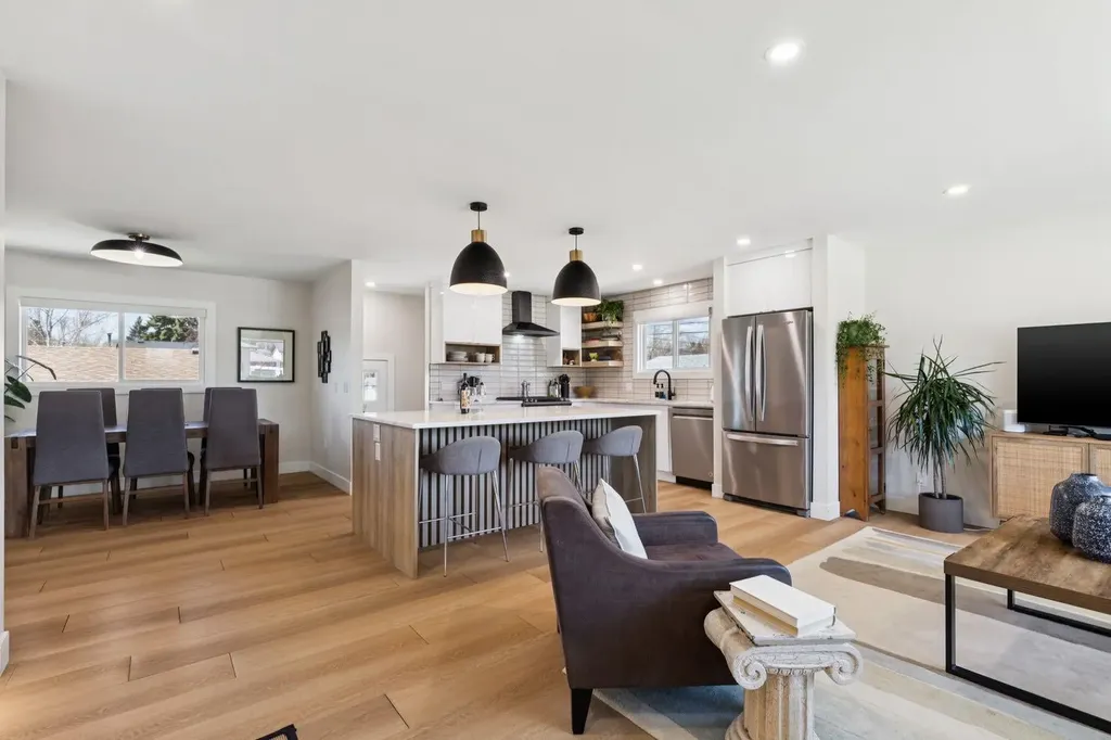 9723 3 Street SE Calgary AB T2J 0W9
