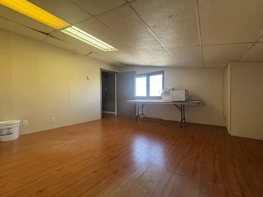 6223 48 Avenue Camrose AB T4V 0K4