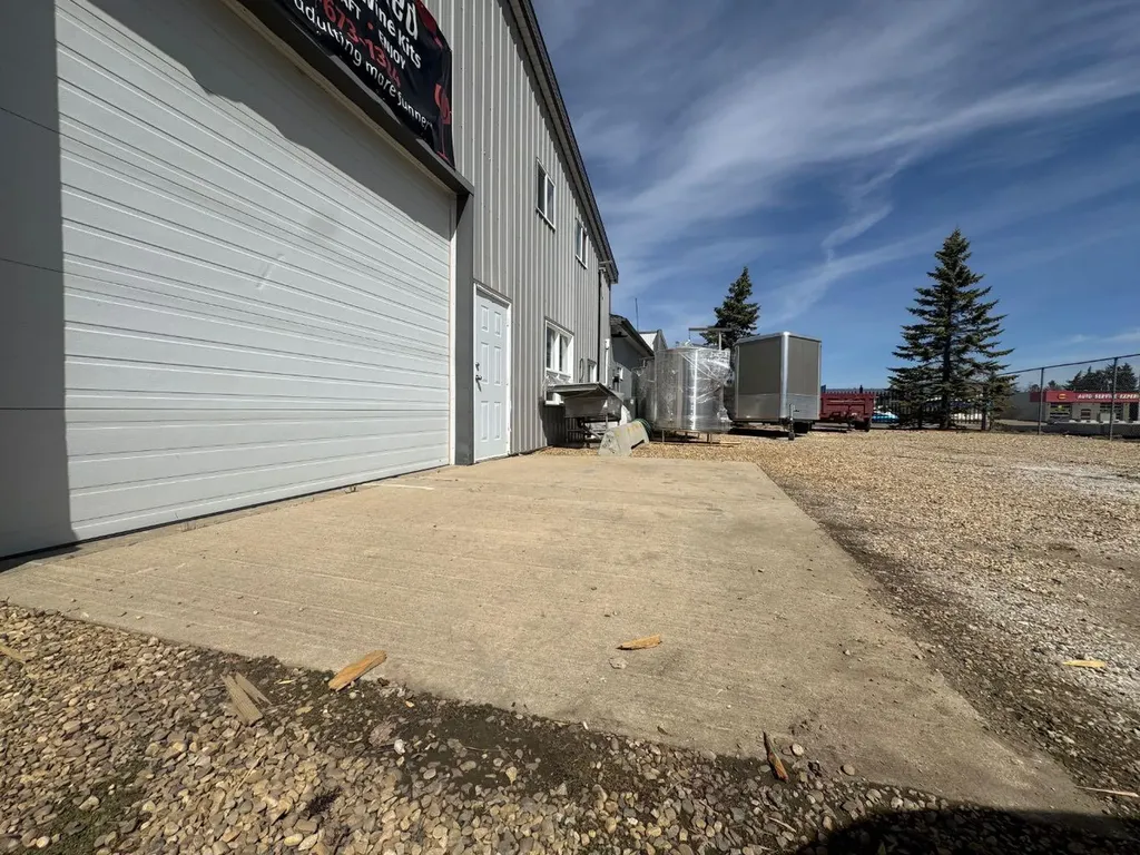6223 48 Avenue Camrose AB T4V 0K4
