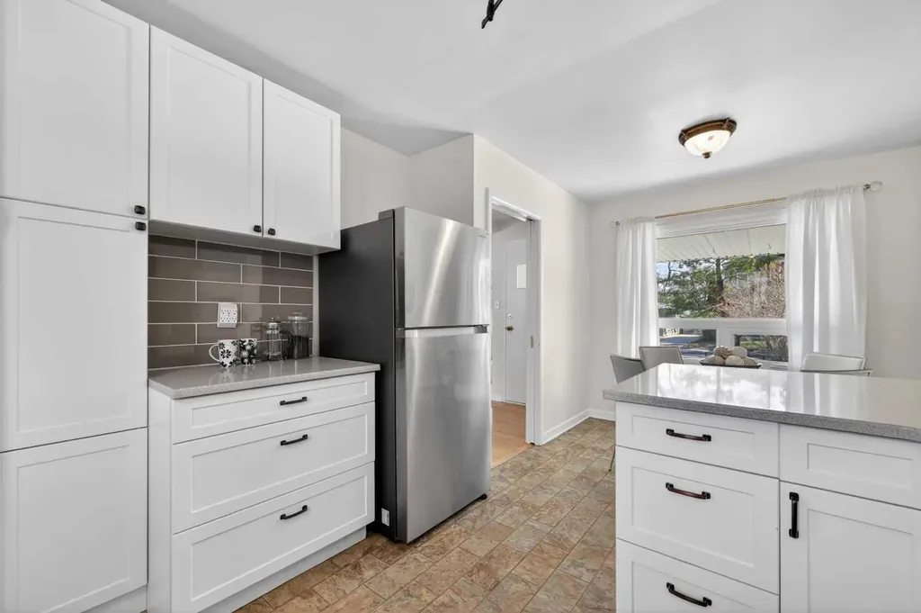 3112 34 Avenue SW Calgary AB T3E 0Z1