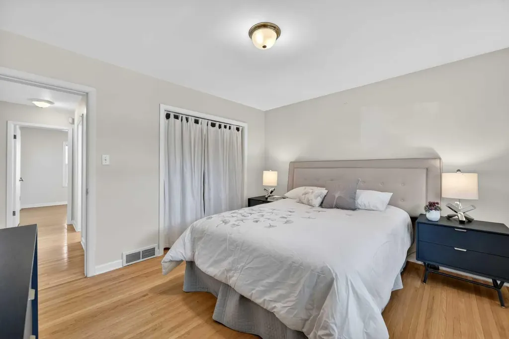 3112 34 Avenue SW Calgary AB T3E 0Z1